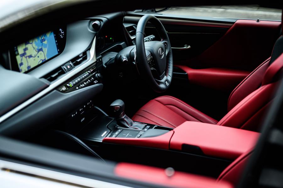 Интерьер Lexus ES300h F-Sport 2018 года  (JP) (фото 17 из 22)